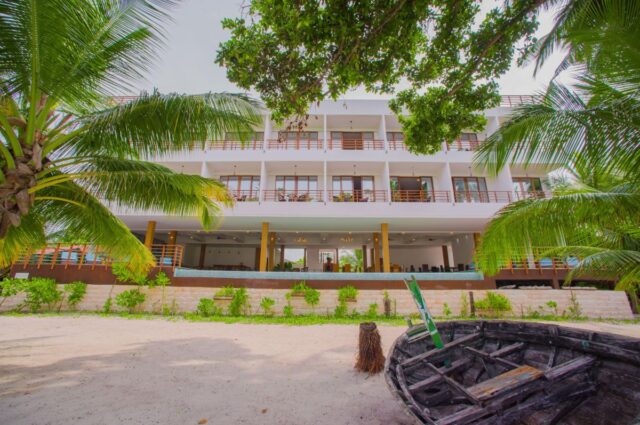 picture-dharavandhoo-kiha-beach-2 Kiha Beach Hotel surrounded by palm trees on Dharavandhoo Island