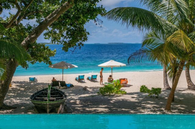 picture-dharavandhoo-kiha-beach-26 Tropical beach and turquoise water beside Kiha Beach Hotel